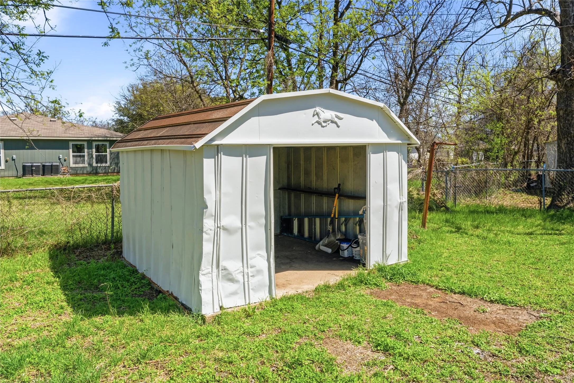 Single Family Residence For Sale in Mc Lennan County , 815 Garrison Street, Waco, Texas 76704, 3 Bedroom, 2 Bathroom, Garage spaces, 1,117 Sqft, built in 1933, Preowned, mls#21208534, Real Estate Agent in Waco, Homes For Sale in Mc Lennan county, Homes For Sale in Waco, Realtor in Waco Texas, Real Estate Brokerage Independent Realty Texas, Luminita Cordes Realtor