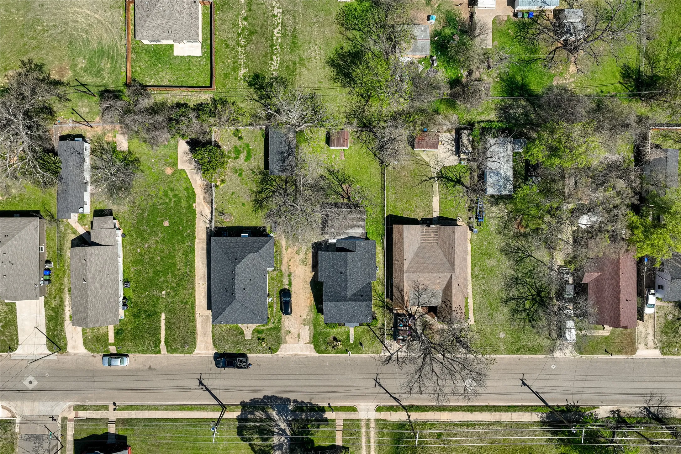Single Family Residence For Sale in Mc Lennan County , 815 Garrison Street, Waco, Texas 76704, 3 Bedroom, 2 Bathroom, Garage spaces, 1,117 Sqft, built in 1933, Preowned, mls#21208534, Real Estate Agent in Waco, Homes For Sale in Mc Lennan county, Homes For Sale in Waco, Realtor in Waco Texas, Real Estate Brokerage Independent Realty Texas, Luminita Cordes Realtor