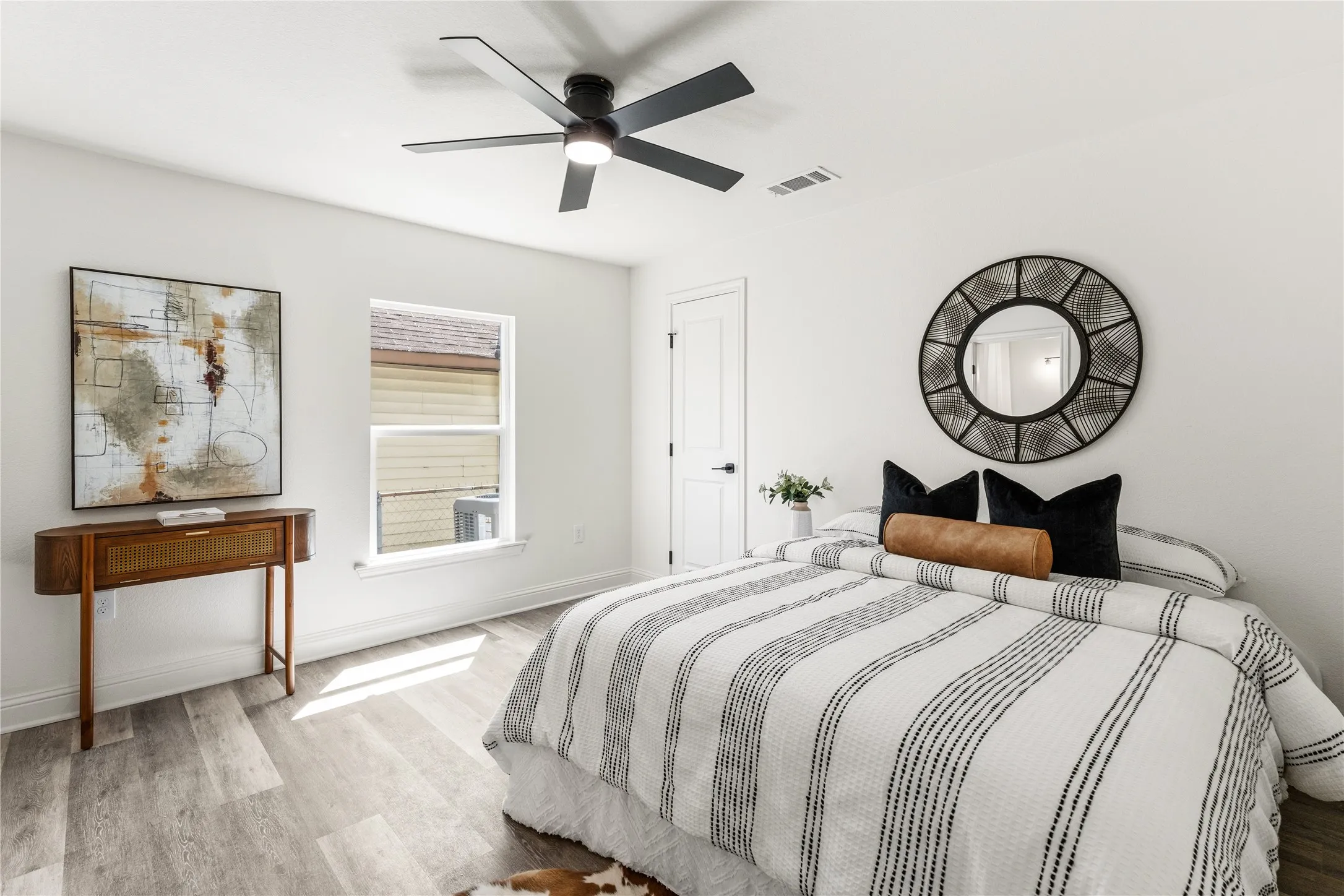 Single Family Residence For Sale in Mc Lennan County , 815 Garrison Street, Waco, Texas 76704, 3 Bedroom, 2 Bathroom, Garage spaces, 1,117 Sqft, built in 1933, Preowned, mls#21208534, Real Estate Agent in Waco, Homes For Sale in Mc Lennan county, Homes For Sale in Waco, Realtor in Waco Texas, Real Estate Brokerage Independent Realty Texas, Luminita Cordes Realtor