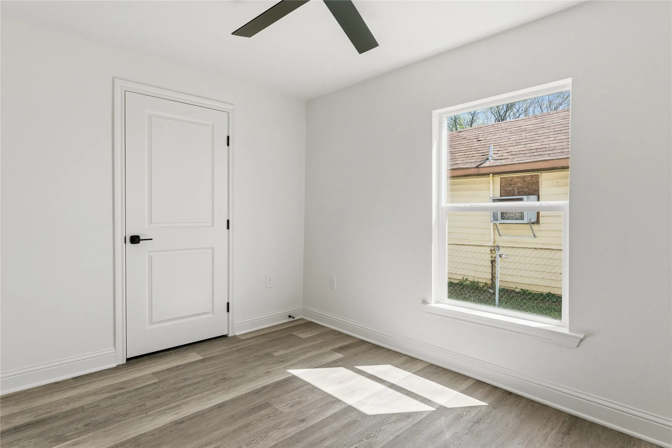 Single Family Residence For Sale in Mc Lennan County , 815 Garrison Street, Waco, Texas 76704, 3 Bedroom, 2 Bathroom, Garage spaces, 1,117 Sqft, built in 1933, Preowned, mls#21208534, Real Estate Agent in Waco, Homes For Sale in Mc Lennan county, Homes For Sale in Waco, Realtor in Waco Texas, Real Estate Brokerage Independent Realty Texas, Luminita Cordes Realtor