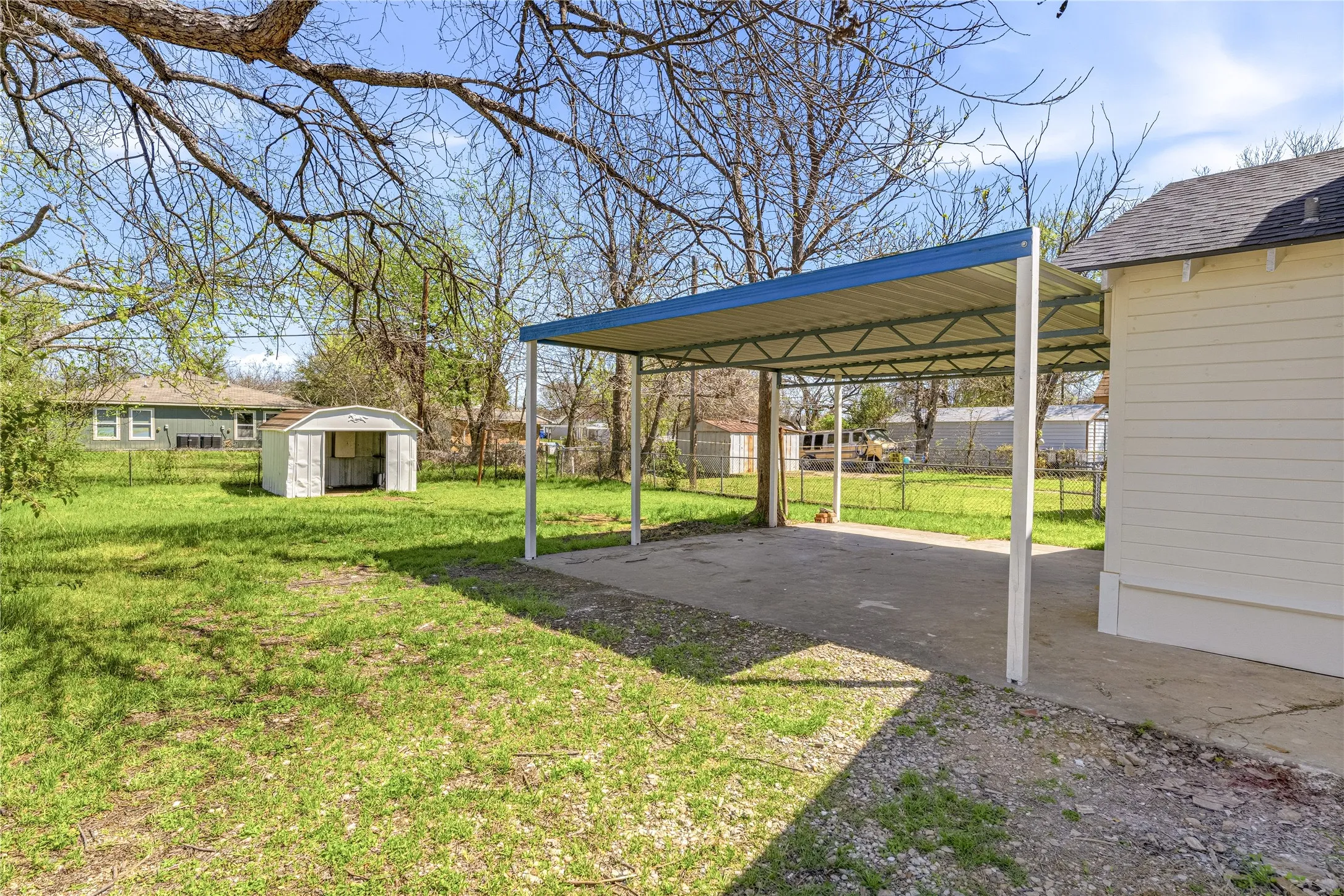 Single Family Residence For Sale in Mc Lennan County , 815 Garrison Street, Waco, Texas 76704, 3 Bedroom, 2 Bathroom, Garage spaces, 1,117 Sqft, built in 1933, Preowned, mls#21208534, Real Estate Agent in Waco, Homes For Sale in Mc Lennan county, Homes For Sale in Waco, Realtor in Waco Texas, Real Estate Brokerage Independent Realty Texas, Luminita Cordes Realtor