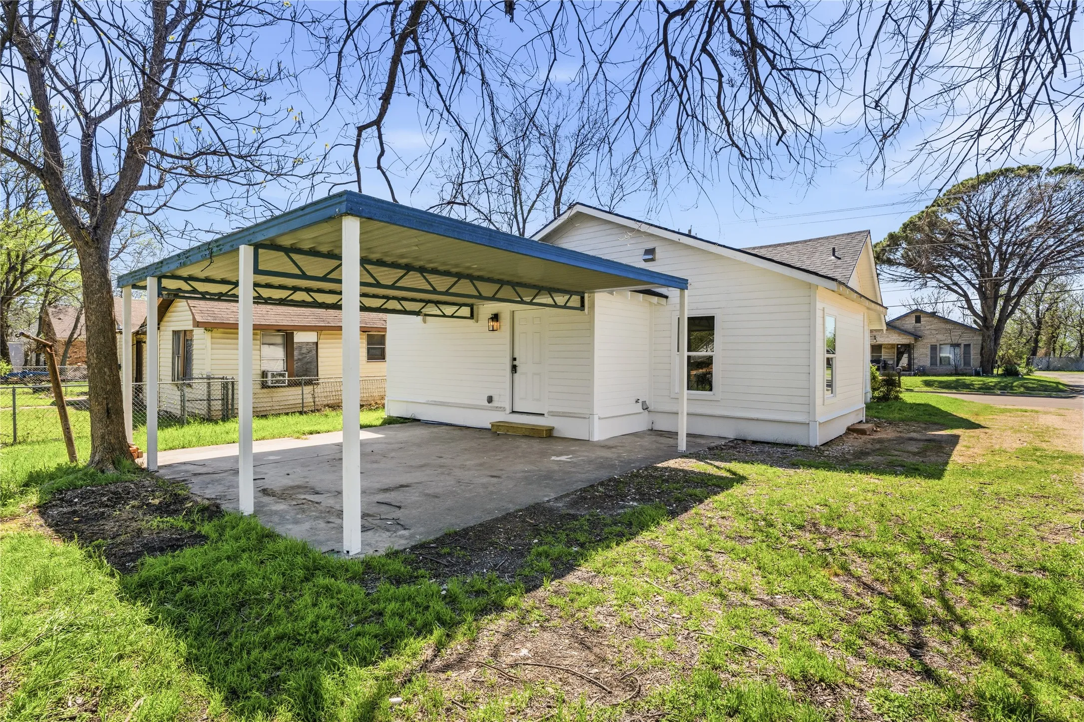 Single Family Residence For Sale in Mc Lennan County , 815 Garrison Street, Waco, Texas 76704, 3 Bedroom, 2 Bathroom, Garage spaces, 1,117 Sqft, built in 1933, Preowned, mls#21208534, Real Estate Agent in Waco, Homes For Sale in Mc Lennan county, Homes For Sale in Waco, Realtor in Waco Texas, Real Estate Brokerage Independent Realty Texas, Luminita Cordes Realtor