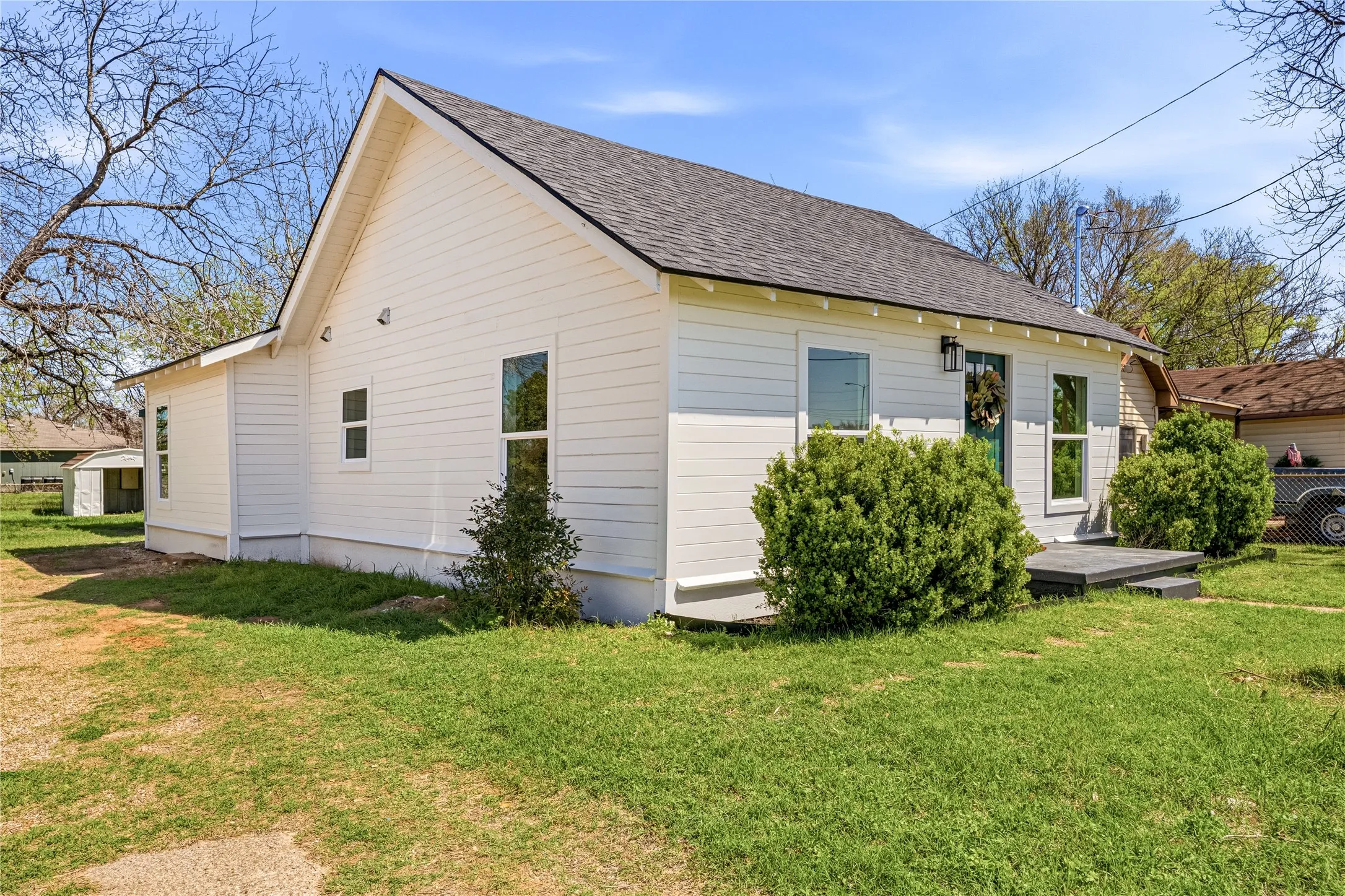 Single Family Residence For Sale in Mc Lennan County , 815 Garrison Street, Waco, Texas 76704, 3 Bedroom, 2 Bathroom, Garage spaces, 1,117 Sqft, built in 1933, Preowned, mls#21208534, Real Estate Agent in Waco, Homes For Sale in Mc Lennan county, Homes For Sale in Waco, Realtor in Waco Texas, Real Estate Brokerage Independent Realty Texas, Luminita Cordes Realtor
