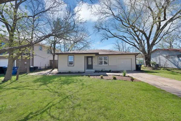 Single Family Residence For Sale in Hunt County , 3005 Maple Avenue, Greenville, Texas 75402, 3 Bedroom, 1 Bathroom, 1 Garage spaces, 1,163 Sqft, built in 1958, mls#21208780, Real Estate Agent in Greenville, Homes For Sale in Hunt county, Homes For Sale in Greenville, Realtor in Greenville Texas, Real Estate Brokerage Independent Realty Texas, Luminita Cordes Realtor