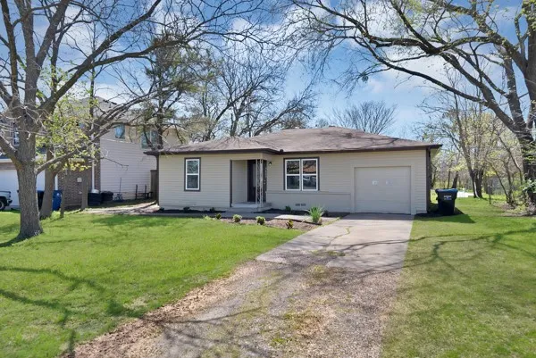 Single Family Residence For Sale in Hunt County , 3005 Maple Avenue, Greenville, Texas 75402, 3 Bedroom, 1 Bathroom, 1 Garage spaces, 1,163 Sqft, built in 1958, mls#21208780, Real Estate Agent in Greenville, Homes For Sale in Hunt county, Homes For Sale in Greenville, Realtor in Greenville Texas, Real Estate Brokerage Independent Realty Texas, Luminita Cordes Realtor