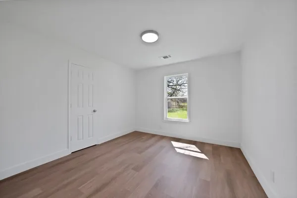 Single Family Residence For Sale in Hunt County , 3005 Maple Avenue, Greenville, Texas 75402, 3 Bedroom, 1 Bathroom, 1 Garage spaces, 1,163 Sqft, built in 1958, mls#21208780, Real Estate Agent in Greenville, Homes For Sale in Hunt county, Homes For Sale in Greenville, Realtor in Greenville Texas, Real Estate Brokerage Independent Realty Texas, Luminita Cordes Realtor