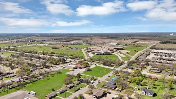 Single Family Residence For Sale in Hunt County , 3005 Maple Avenue, Greenville, Texas 75402, 3 Bedroom, 1 Bathroom, 1 Garage spaces, 1,163 Sqft, built in 1958, mls#21208780, Real Estate Agent in Greenville, Homes For Sale in Hunt county, Homes For Sale in Greenville, Realtor in Greenville Texas, Real Estate Brokerage Independent Realty Texas, Luminita Cordes Realtor