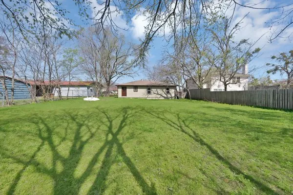 Single Family Residence For Sale in Hunt County , 3005 Maple Avenue, Greenville, Texas 75402, 3 Bedroom, 1 Bathroom, 1 Garage spaces, 1,163 Sqft, built in 1958, mls#21208780, Real Estate Agent in Greenville, Homes For Sale in Hunt county, Homes For Sale in Greenville, Realtor in Greenville Texas, Real Estate Brokerage Independent Realty Texas, Luminita Cordes Realtor