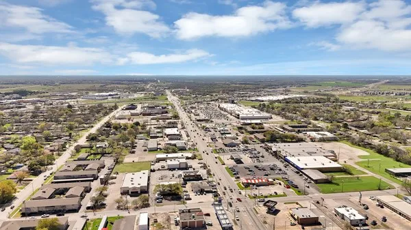 Single Family Residence For Sale in Hunt County , 3005 Maple Avenue, Greenville, Texas 75402, 3 Bedroom, 1 Bathroom, 1 Garage spaces, 1,163 Sqft, built in 1958, mls#21208780, Real Estate Agent in Greenville, Homes For Sale in Hunt county, Homes For Sale in Greenville, Realtor in Greenville Texas, Real Estate Brokerage Independent Realty Texas, Luminita Cordes Realtor