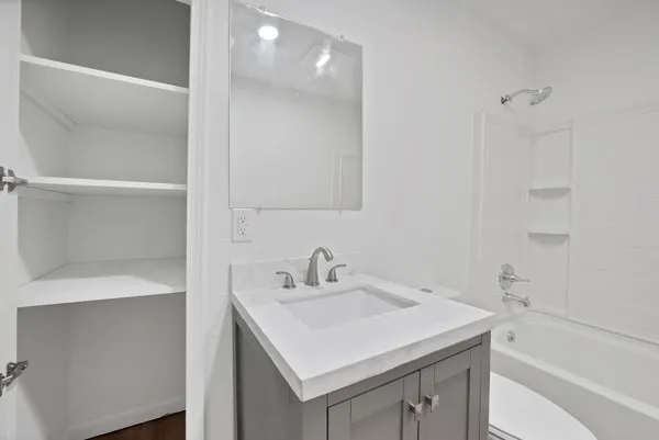 Single Family Residence For Sale in Hunt County , 3005 Maple Avenue, Greenville, Texas 75402, 3 Bedroom, 1 Bathroom, 1 Garage spaces, 1,163 Sqft, built in 1958, mls#21208780, Real Estate Agent in Greenville, Homes For Sale in Hunt county, Homes For Sale in Greenville, Realtor in Greenville Texas, Real Estate Brokerage Independent Realty Texas, Luminita Cordes Realtor