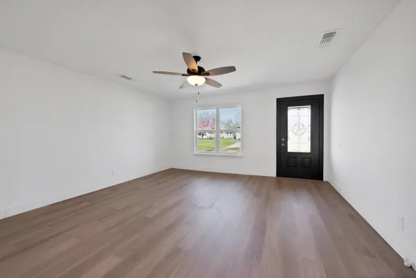 Single Family Residence For Sale in Hunt County , 3005 Maple Avenue, Greenville, Texas 75402, 3 Bedroom, 1 Bathroom, 1 Garage spaces, 1,163 Sqft, built in 1958, mls#21208780, Real Estate Agent in Greenville, Homes For Sale in Hunt county, Homes For Sale in Greenville, Realtor in Greenville Texas, Real Estate Brokerage Independent Realty Texas, Luminita Cordes Realtor