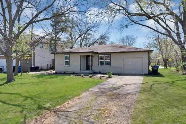 Single Family Residence For Sale in Hunt County , 3005 Maple Avenue, Greenville, Texas 75402, 3 Bedroom, 1 Bathroom, 1 Garage spaces, 1,163 Sqft, built in 1958, mls#21208780, Real Estate Agent in Greenville, Homes For Sale in Hunt county, Homes For Sale in Greenville, Realtor in Greenville Texas, Real Estate Brokerage Independent Realty Texas, Luminita Cordes Realtor