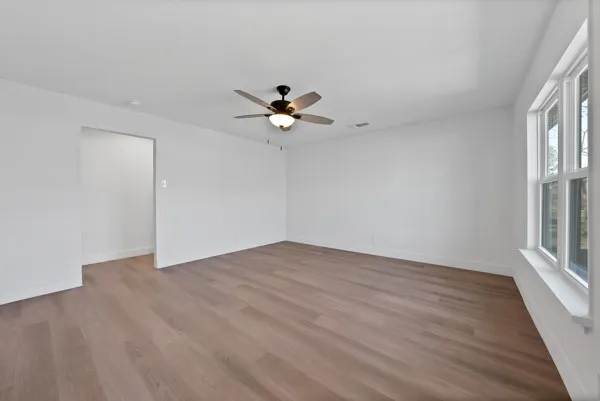 Single Family Residence For Sale in Hunt County , 3005 Maple Avenue, Greenville, Texas 75402, 3 Bedroom, 1 Bathroom, 1 Garage spaces, 1,163 Sqft, built in 1958, mls#21208780, Real Estate Agent in Greenville, Homes For Sale in Hunt county, Homes For Sale in Greenville, Realtor in Greenville Texas, Real Estate Brokerage Independent Realty Texas, Luminita Cordes Realtor