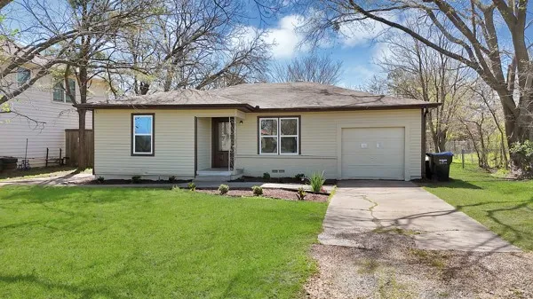 Single Family Residence For Sale in Hunt County , 3005 Maple Avenue, Greenville, Texas 75402, 3 Bedroom, 1 Bathroom, 1 Garage spaces, 1,163 Sqft, built in 1958, mls#21208780, Real Estate Agent in Greenville, Homes For Sale in Hunt county, Homes For Sale in Greenville, Realtor in Greenville Texas, Real Estate Brokerage Independent Realty Texas, Luminita Cordes Realtor