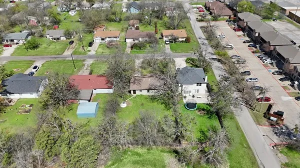 Single Family Residence For Sale in Hunt County , 3005 Maple Avenue, Greenville, Texas 75402, 3 Bedroom, 1 Bathroom, 1 Garage spaces, 1,163 Sqft, built in 1958, mls#21208780, Real Estate Agent in Greenville, Homes For Sale in Hunt county, Homes For Sale in Greenville, Realtor in Greenville Texas, Real Estate Brokerage Independent Realty Texas, Luminita Cordes Realtor