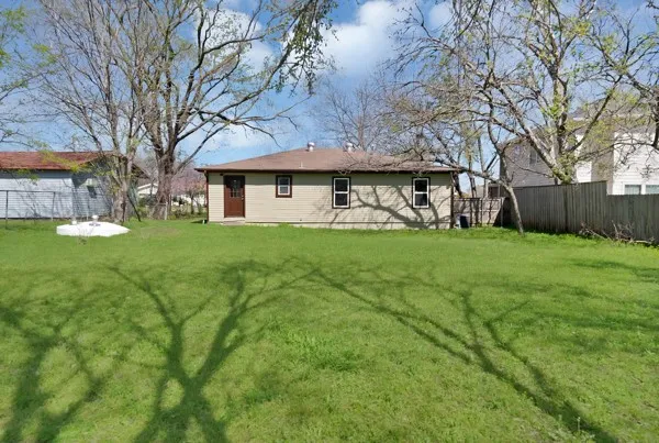 Single Family Residence For Sale in Hunt County , 3005 Maple Avenue, Greenville, Texas 75402, 3 Bedroom, 1 Bathroom, 1 Garage spaces, 1,163 Sqft, built in 1958, mls#21208780, Real Estate Agent in Greenville, Homes For Sale in Hunt county, Homes For Sale in Greenville, Realtor in Greenville Texas, Real Estate Brokerage Independent Realty Texas, Luminita Cordes Realtor