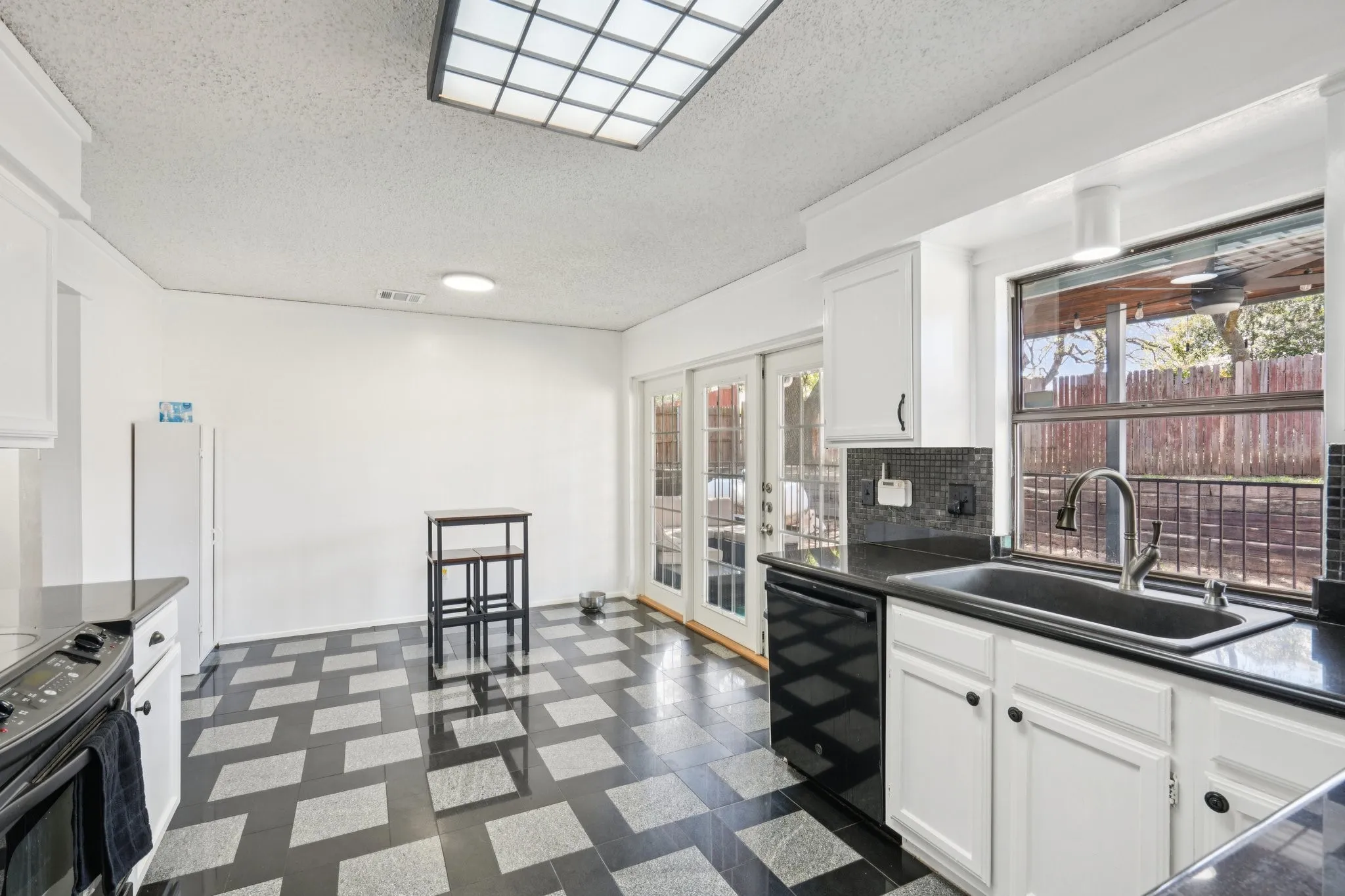 Eat In Kitchen
