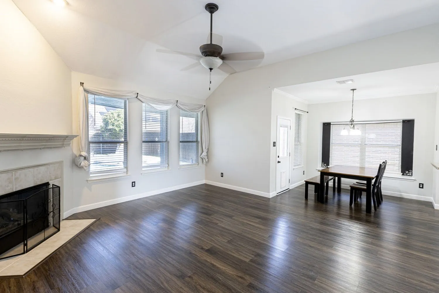 Single Family Residence For Sale in Dallas County , 9509 Glenshee Drive, Rowlett, Texas 75089, 4 Bedroom, 3 Bathroom, 2 Garage spaces, 2,556 Sqft, built in 2003, mls#21208835, Real Estate Agent in Rowlett, Homes For Sale in Dallas county, Homes For Sale in Rowlett, Realtor in Rowlett Texas, Real Estate Brokerage Independent Realty Texas, Luminita Cordes Realtor