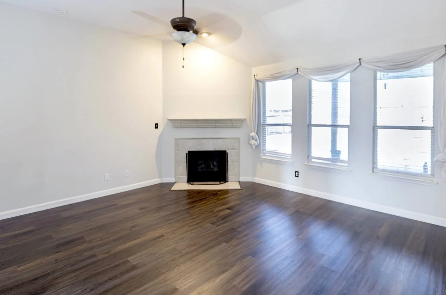 Single Family Residence For Sale in Dallas County , 9509 Glenshee Drive, Rowlett, Texas 75089, 4 Bedroom, 3 Bathroom, 2 Garage spaces, 2,556 Sqft, built in 2003, mls#21208835, Real Estate Agent in Rowlett, Homes For Sale in Dallas county, Homes For Sale in Rowlett, Realtor in Rowlett Texas, Real Estate Brokerage Independent Realty Texas, Luminita Cordes Realtor