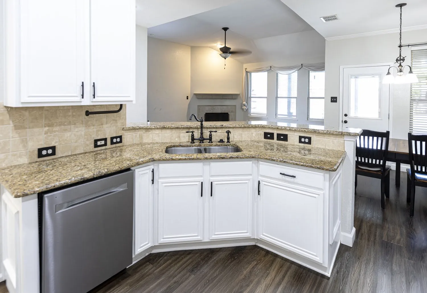 Single Family Residence For Sale in Dallas County , 9509 Glenshee Drive, Rowlett, Texas 75089, 4 Bedroom, 3 Bathroom, 2 Garage spaces, 2,556 Sqft, built in 2003, mls#21208835, Real Estate Agent in Rowlett, Homes For Sale in Dallas county, Homes For Sale in Rowlett, Realtor in Rowlett Texas, Real Estate Brokerage Independent Realty Texas, Luminita Cordes Realtor