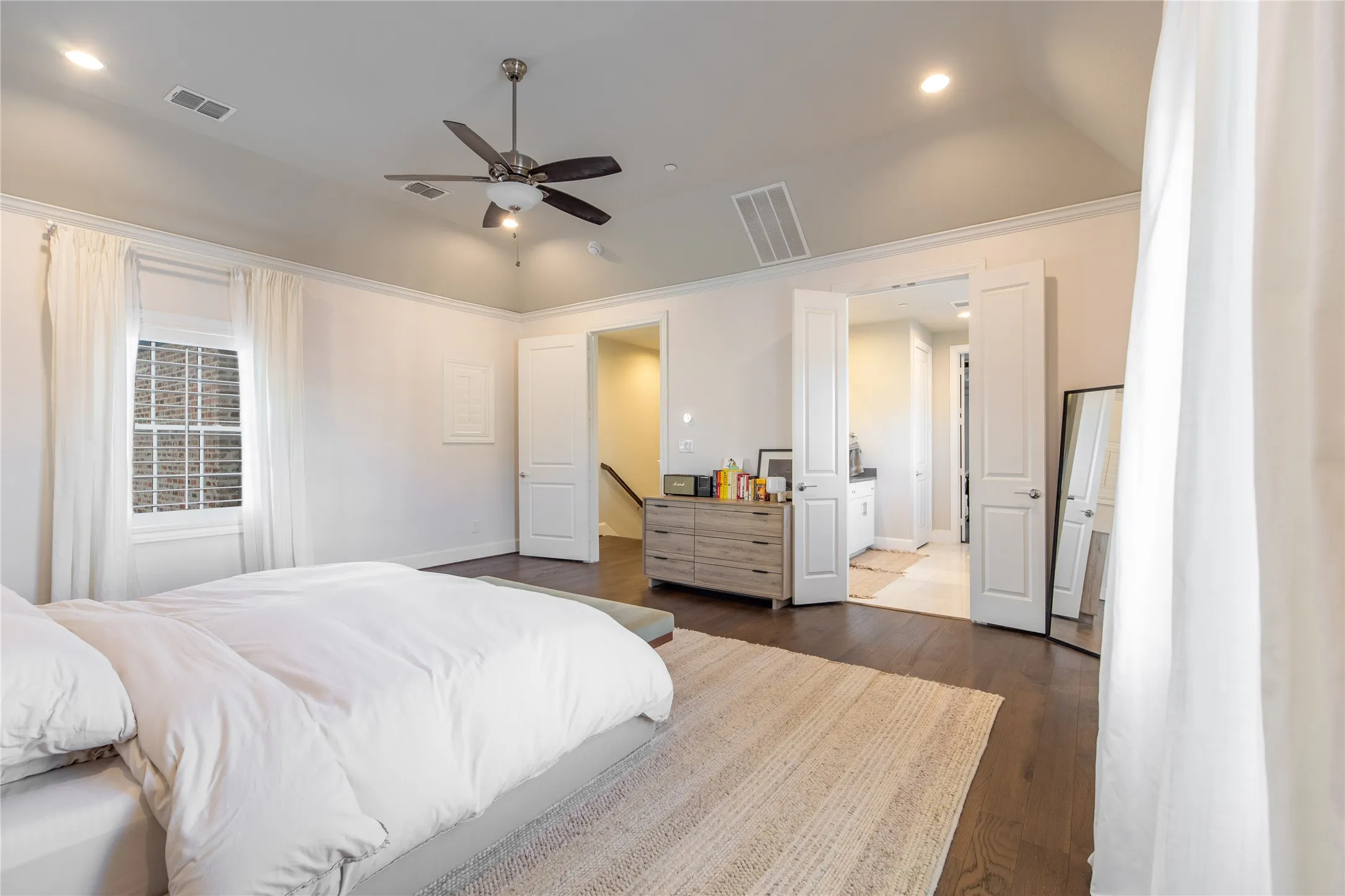 Townhouse For Sale in Dallas County , 4116 Runyon Road, Addison, Texas 75001, 3 Bedrooms, 4 Bathrooms, 2 Garage spaces, 2,588 Sqft, built in 2018, Preowned, Price $725,000, mls#21193730, Real Estate Agent in Addison, Homes For Sale in Dallas county, Homes For Sale in Addison, Realtor in Addison Texas, Real Estate Brokerage Independent Realty Texas, Luminita Cordes Realtor