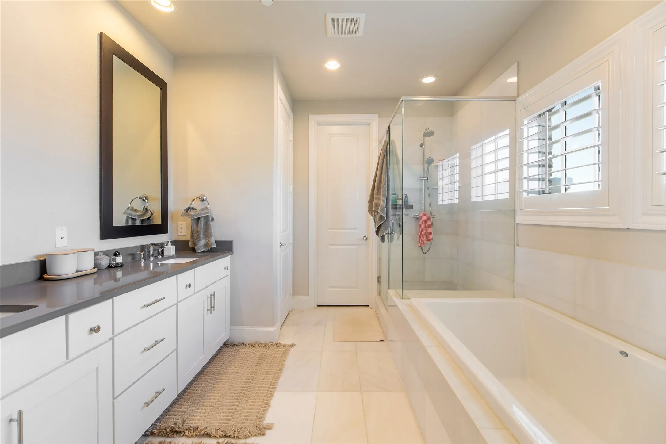 Townhouse For Sale in Dallas County , 4116 Runyon Road, Addison, Texas 75001, 3 Bedrooms, 4 Bathrooms, 2 Garage spaces, 2,588 Sqft, built in 2018, Preowned, Price $725,000, mls#21193730, Real Estate Agent in Addison, Homes For Sale in Dallas county, Homes For Sale in Addison, Realtor in Addison Texas, Real Estate Brokerage Independent Realty Texas, Luminita Cordes Realtor