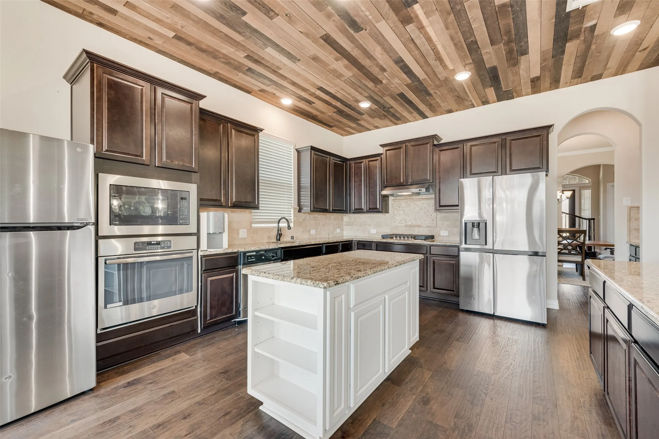 Single Family Residence For Sale in Collin County , 1409 Eminence Lane, Wylie, Texas 75098, 4 Bedroom, 4 Bathroom, 3 Garage spaces, 4,191 Sqft, built in 2018, mls#21207176, Real Estate Agent in Wylie, Homes For Sale in Collin county, Homes For Sale in Wylie, Realtor in Wylie Texas, Real Estate Brokerage Independent Realty Texas, Luminita Cordes Realtor