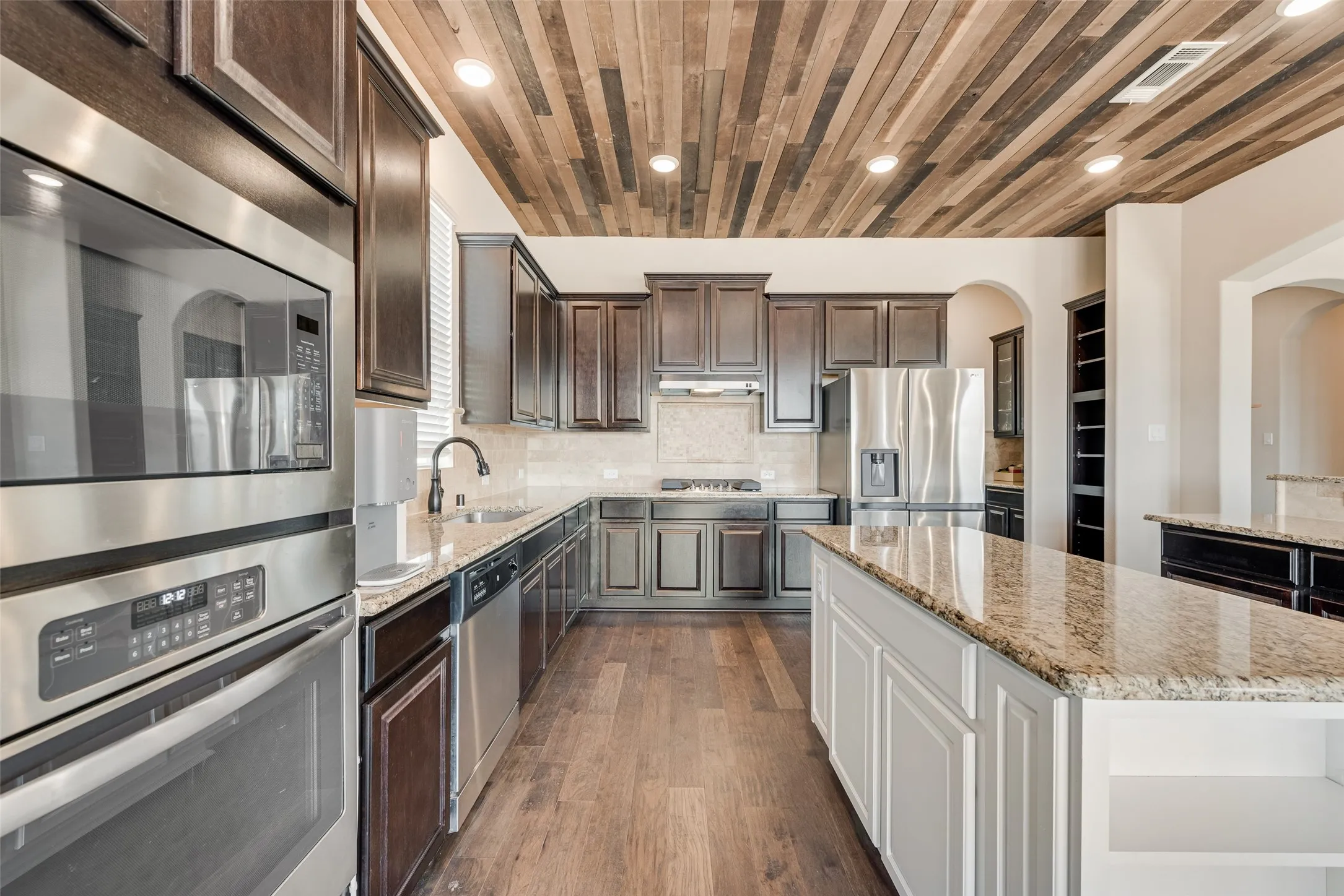 granite countertops, brand new gas cooktop, stainless steel appliances, island