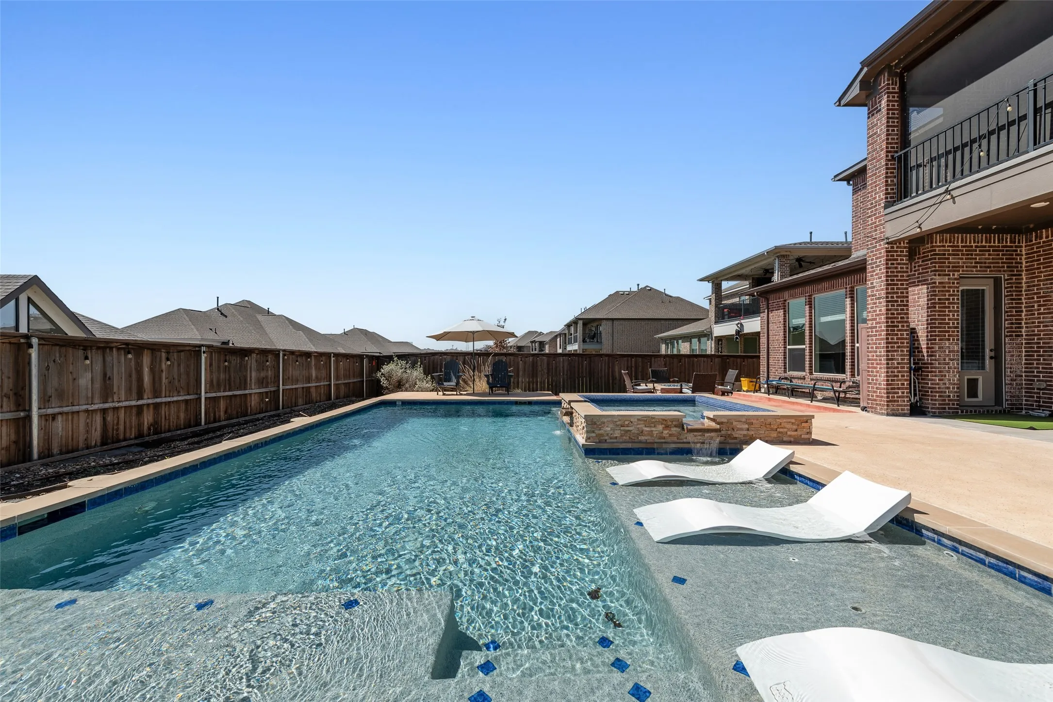 luxury designed pebbletec finish pool with hot tub jets