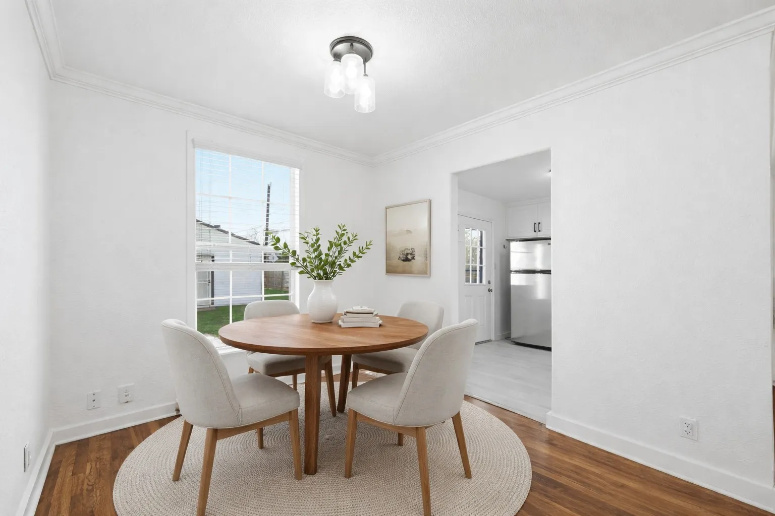 Dining area - Virtually staged