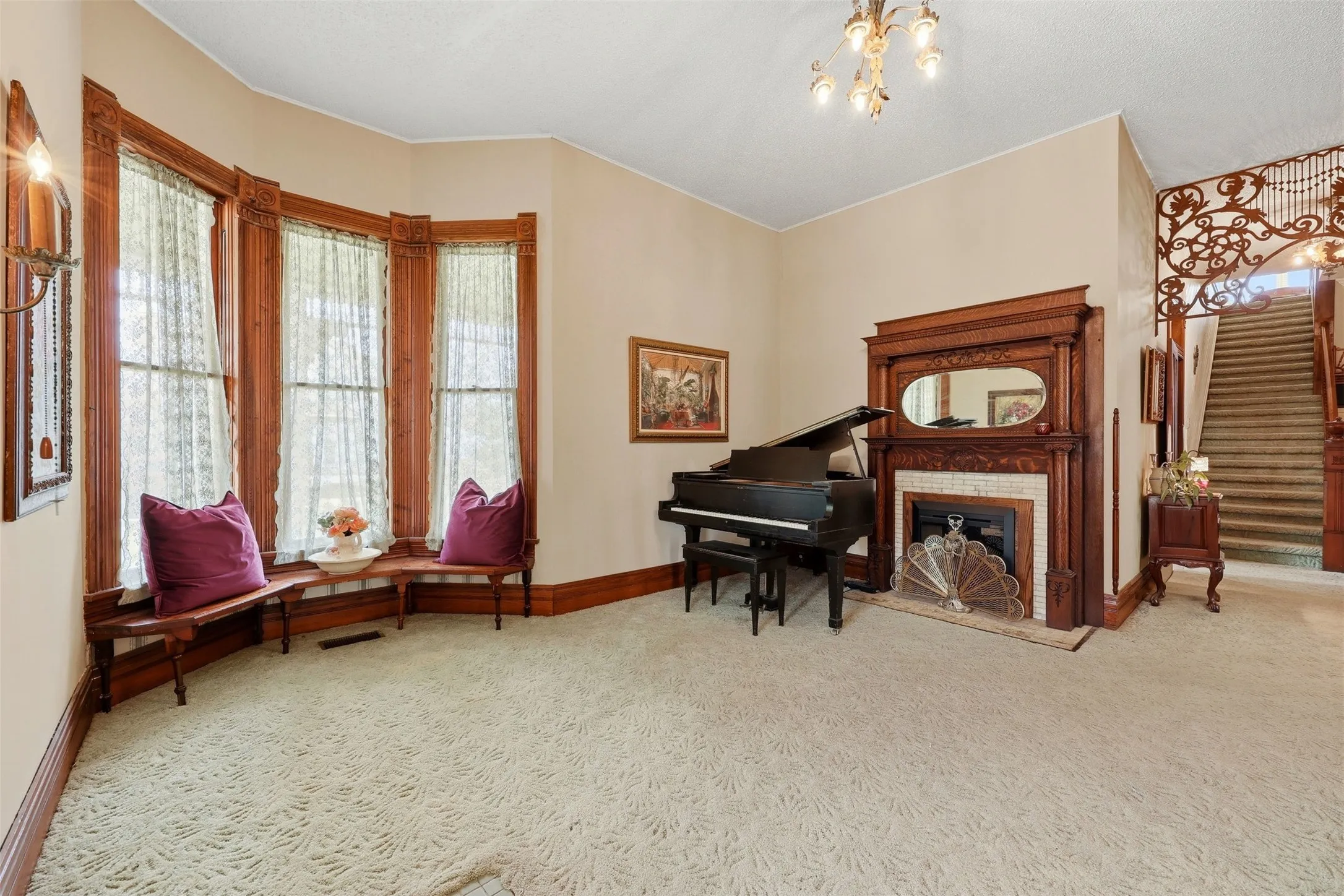 Single Family Residence For Sale in Montague County , 306 E Tarrant Street, Bowie, Texas 76230, 6 Bedroom, 4 Bathroom, 2 Garage spaces, 4,444 Sqft, built in 1904, mls#21208606, Real Estate Agent in Bowie, Homes For Sale in Montague county, Homes For Sale in Bowie, Realtor in Bowie Texas, Real Estate Brokerage Independent Realty Texas, Luminita Cordes Realtor