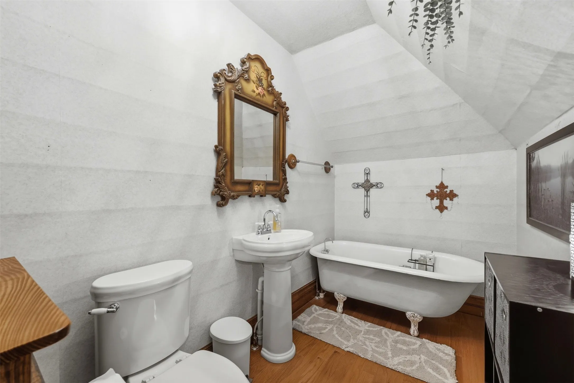 Single Family Residence For Sale in Montague County , 306 E Tarrant Street, Bowie, Texas 76230, 6 Bedroom, 4 Bathroom, 2 Garage spaces, 4,444 Sqft, built in 1904, mls#21208606, Real Estate Agent in Bowie, Homes For Sale in Montague county, Homes For Sale in Bowie, Realtor in Bowie Texas, Real Estate Brokerage Independent Realty Texas, Luminita Cordes Realtor
