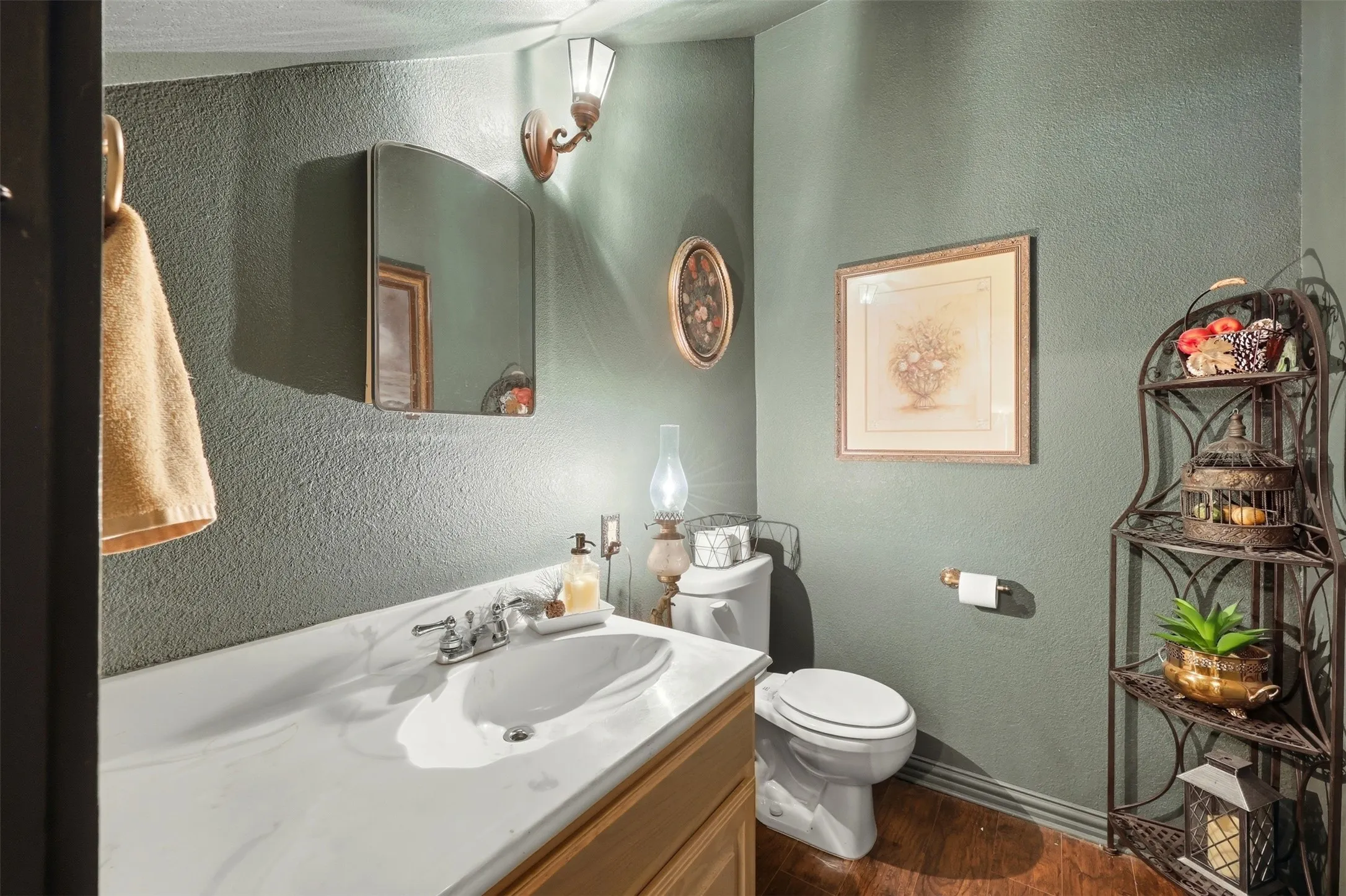 Single Family Residence For Sale in Montague County , 306 E Tarrant Street, Bowie, Texas 76230, 6 Bedroom, 4 Bathroom, 2 Garage spaces, 4,444 Sqft, built in 1904, mls#21208606, Real Estate Agent in Bowie, Homes For Sale in Montague county, Homes For Sale in Bowie, Realtor in Bowie Texas, Real Estate Brokerage Independent Realty Texas, Luminita Cordes Realtor