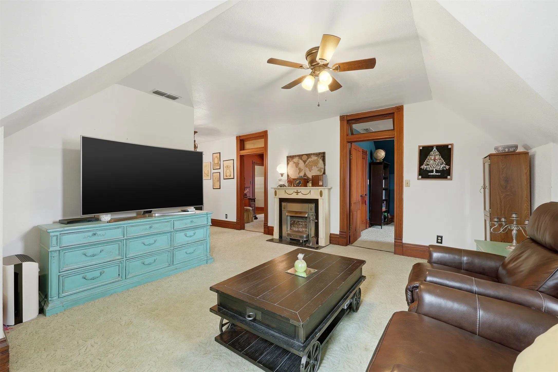 Single Family Residence For Sale in Montague County , 306 E Tarrant Street, Bowie, Texas 76230, 6 Bedroom, 4 Bathroom, 2 Garage spaces, 4,444 Sqft, built in 1904, mls#21208606, Real Estate Agent in Bowie, Homes For Sale in Montague county, Homes For Sale in Bowie, Realtor in Bowie Texas, Real Estate Brokerage Independent Realty Texas, Luminita Cordes Realtor