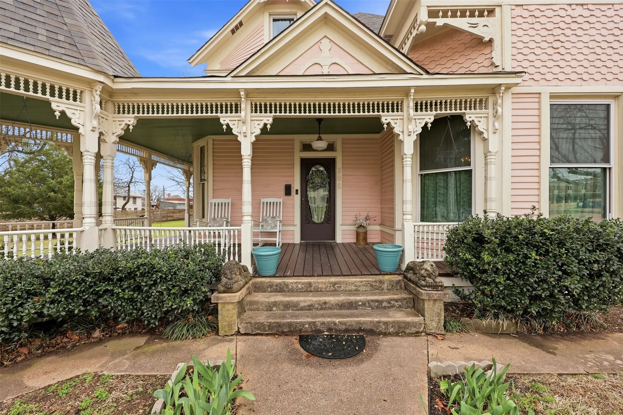 Single Family Residence For Sale in Montague County , 306 E Tarrant Street, Bowie, Texas 76230, 6 Bedroom, 4 Bathroom, 2 Garage spaces, 4,444 Sqft, built in 1904, mls#21208606, Real Estate Agent in Bowie, Homes For Sale in Montague county, Homes For Sale in Bowie, Realtor in Bowie Texas, Real Estate Brokerage Independent Realty Texas, Luminita Cordes Realtor