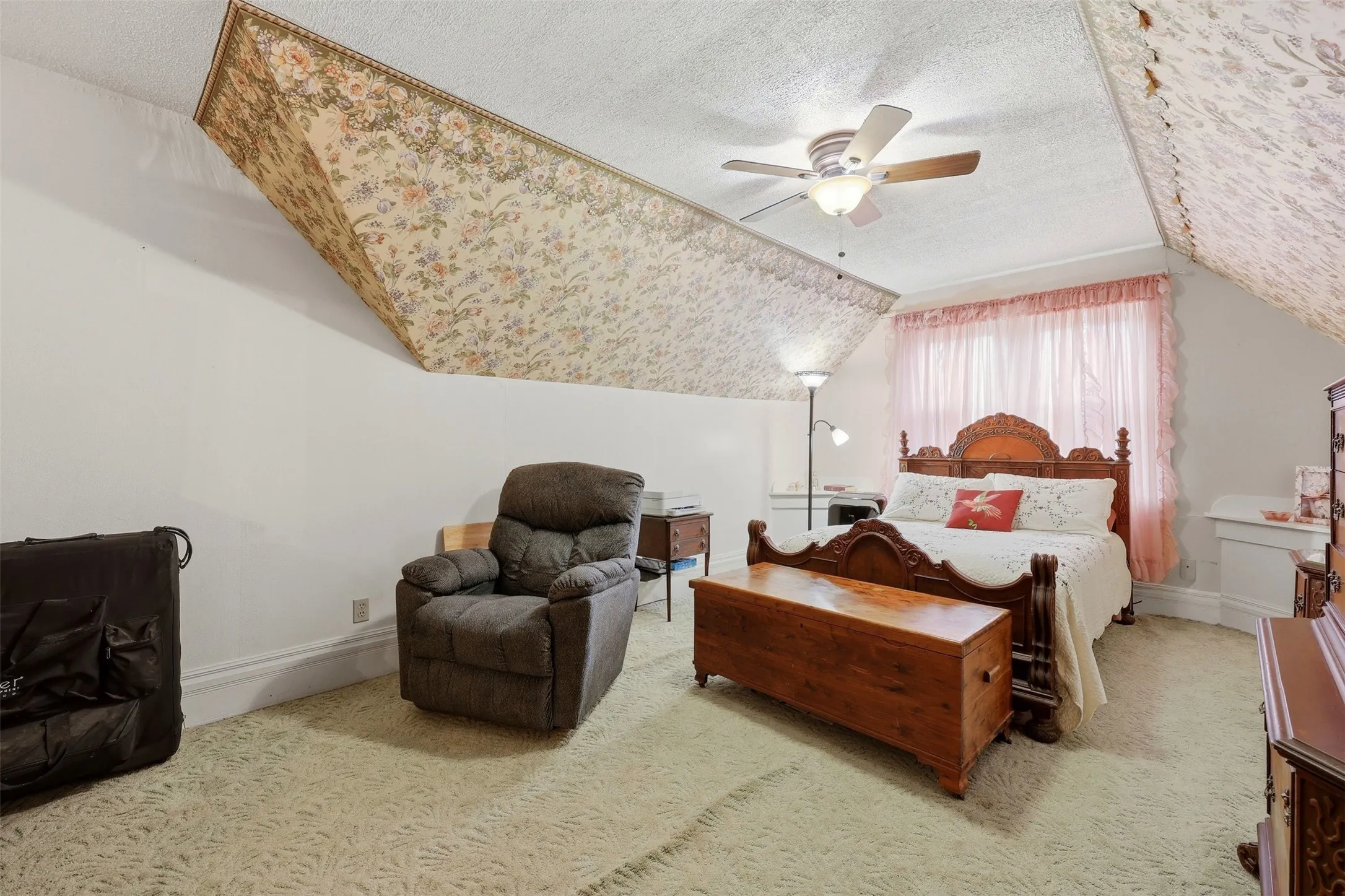 Single Family Residence For Sale in Montague County , 306 E Tarrant Street, Bowie, Texas 76230, 6 Bedroom, 4 Bathroom, 2 Garage spaces, 4,444 Sqft, built in 1904, mls#21208606, Real Estate Agent in Bowie, Homes For Sale in Montague county, Homes For Sale in Bowie, Realtor in Bowie Texas, Real Estate Brokerage Independent Realty Texas, Luminita Cordes Realtor