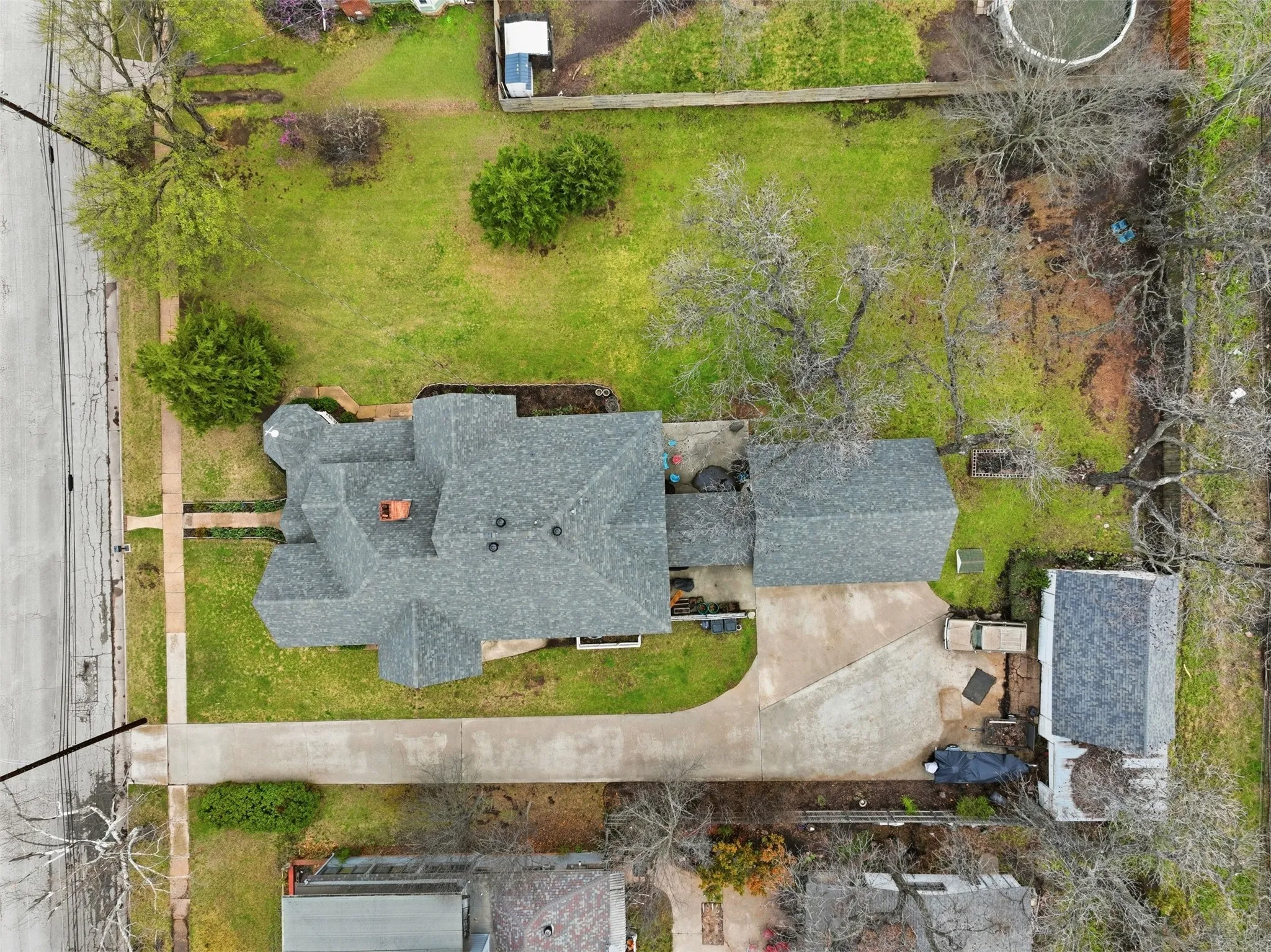 Single Family Residence For Sale in Montague County , 306 E Tarrant Street, Bowie, Texas 76230, 6 Bedroom, 4 Bathroom, 2 Garage spaces, 4,444 Sqft, built in 1904, mls#21208606, Real Estate Agent in Bowie, Homes For Sale in Montague county, Homes For Sale in Bowie, Realtor in Bowie Texas, Real Estate Brokerage Independent Realty Texas, Luminita Cordes Realtor