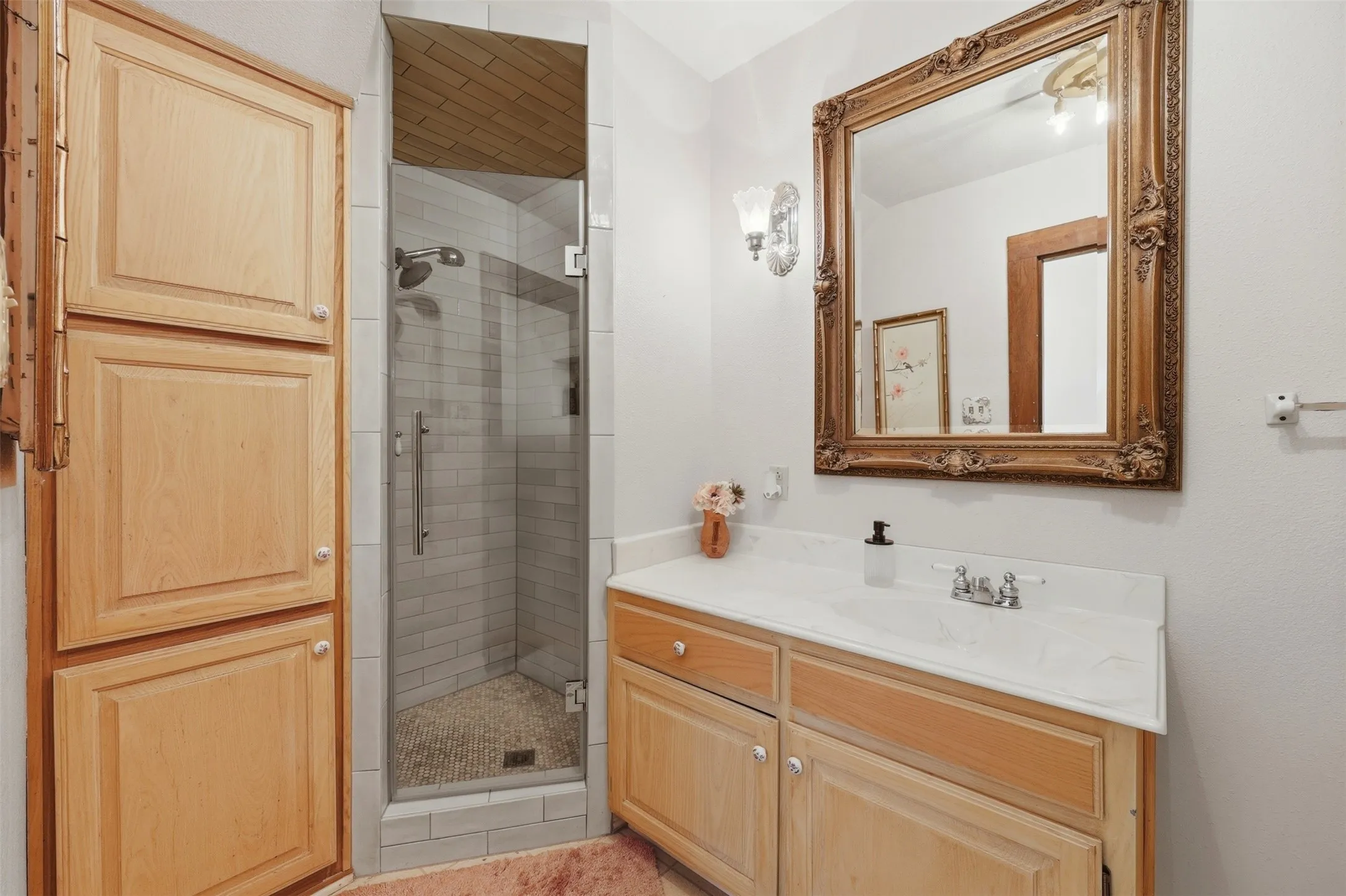 Single Family Residence For Sale in Montague County , 306 E Tarrant Street, Bowie, Texas 76230, 6 Bedroom, 4 Bathroom, 2 Garage spaces, 4,444 Sqft, built in 1904, mls#21208606, Real Estate Agent in Bowie, Homes For Sale in Montague county, Homes For Sale in Bowie, Realtor in Bowie Texas, Real Estate Brokerage Independent Realty Texas, Luminita Cordes Realtor