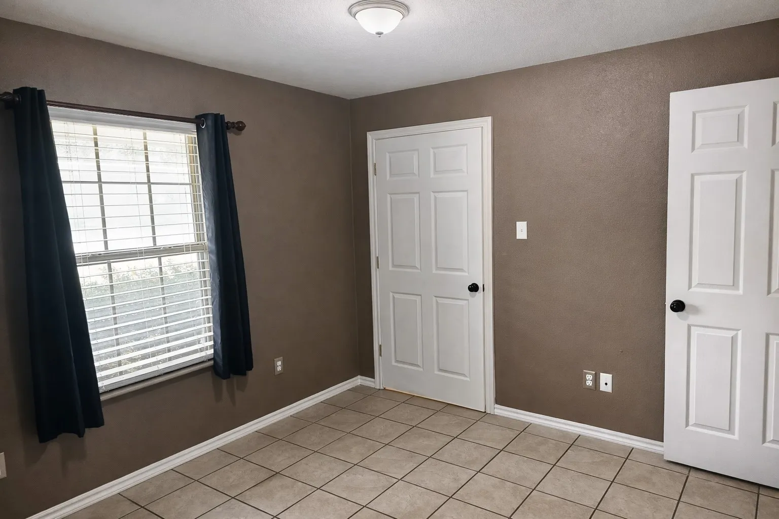 Single Family Residence For Sale in Kaufman County , 914 N Catherine Street, Terrell, Texas 75160, 3 Bedroom, 2 Bathroom, Garage spaces, 1,440 Sqft, built in 2006, Price $215,000, mls#21208965, Real Estate Agent in Terrell, Homes For Sale in Kaufman county, Homes For Sale in Terrell, Realtor in Terrell Texas, Real Estate Brokerage Independent Realty Texas, Luminita Cordes Realtor