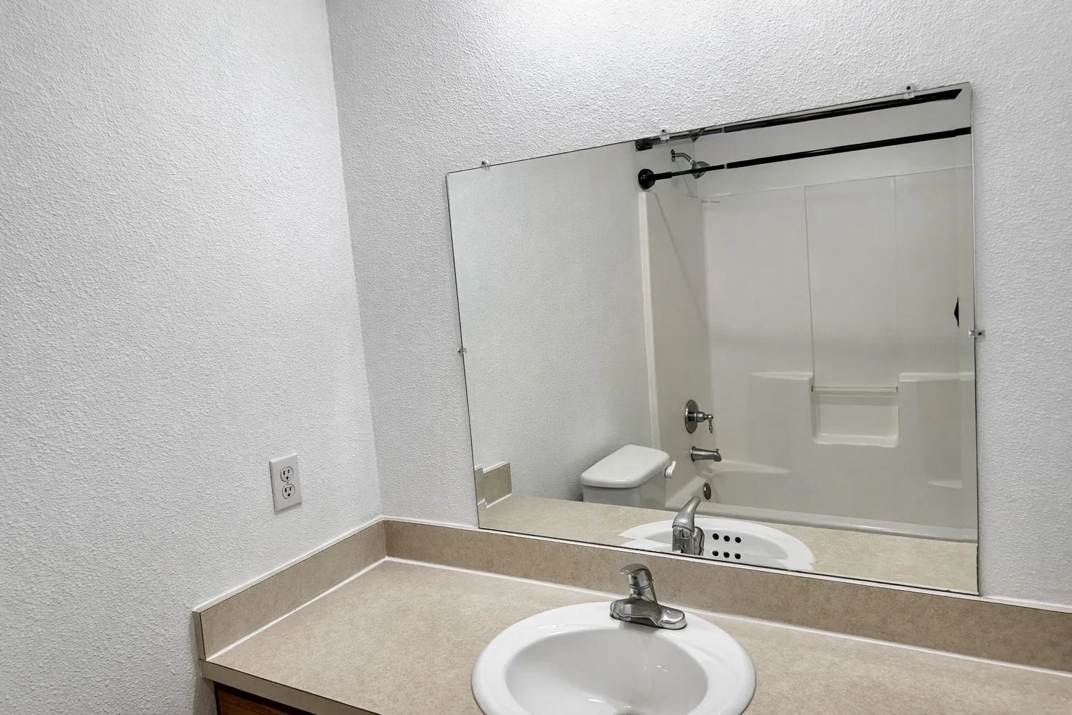 Single Family Residence For Sale in Kaufman County , 914 N Catherine Street, Terrell, Texas 75160, 3 Bedroom, 2 Bathroom, Garage spaces, 1,440 Sqft, built in 2006, Price $215,000, mls#21208965, Real Estate Agent in Terrell, Homes For Sale in Kaufman county, Homes For Sale in Terrell, Realtor in Terrell Texas, Real Estate Brokerage Independent Realty Texas, Luminita Cordes Realtor