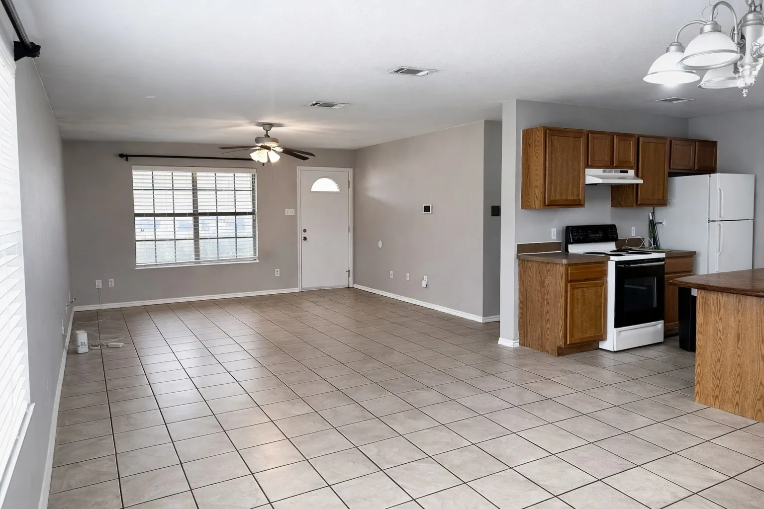 Single Family Residence For Sale in Kaufman County , 914 N Catherine Street, Terrell, Texas 75160, 3 Bedroom, 2 Bathroom, Garage spaces, 1,440 Sqft, built in 2006, Price $215,000, mls#21208965, Real Estate Agent in Terrell, Homes For Sale in Kaufman county, Homes For Sale in Terrell, Realtor in Terrell Texas, Real Estate Brokerage Independent Realty Texas, Luminita Cordes Realtor