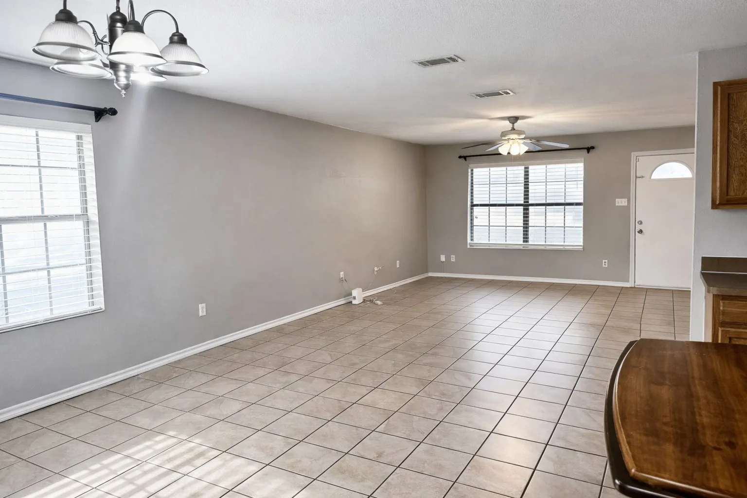 Single Family Residence For Sale in Kaufman County , 914 N Catherine Street, Terrell, Texas 75160, 3 Bedroom, 2 Bathroom, Garage spaces, 1,440 Sqft, built in 2006, Price $215,000, mls#21208965, Real Estate Agent in Terrell, Homes For Sale in Kaufman county, Homes For Sale in Terrell, Realtor in Terrell Texas, Real Estate Brokerage Independent Realty Texas, Luminita Cordes Realtor