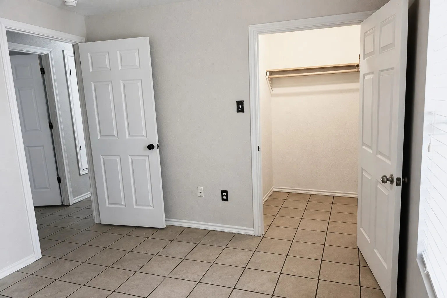 Single Family Residence For Sale in Kaufman County , 914 N Catherine Street, Terrell, Texas 75160, 3 Bedroom, 2 Bathroom, Garage spaces, 1,440 Sqft, built in 2006, Price $215,000, mls#21208965, Real Estate Agent in Terrell, Homes For Sale in Kaufman county, Homes For Sale in Terrell, Realtor in Terrell Texas, Real Estate Brokerage Independent Realty Texas, Luminita Cordes Realtor