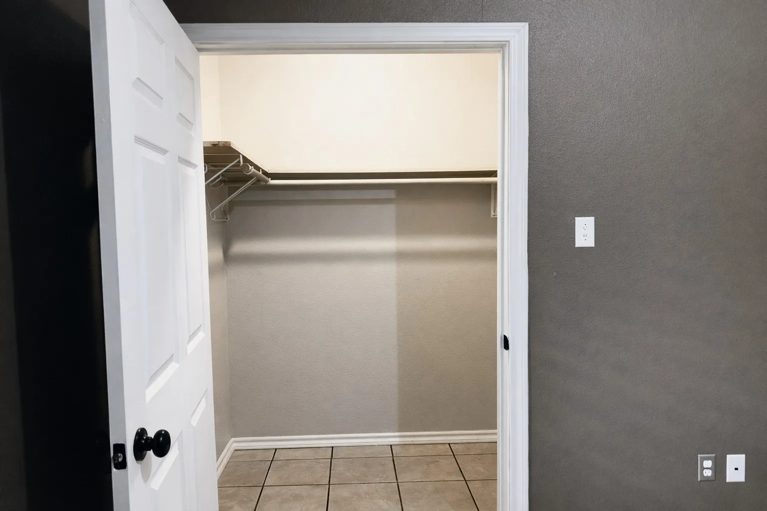 Single Family Residence For Sale in Kaufman County , 914 N Catherine Street, Terrell, Texas 75160, 3 Bedroom, 2 Bathroom, Garage spaces, 1,440 Sqft, built in 2006, Price $215,000, mls#21208965, Real Estate Agent in Terrell, Homes For Sale in Kaufman county, Homes For Sale in Terrell, Realtor in Terrell Texas, Real Estate Brokerage Independent Realty Texas, Luminita Cordes Realtor
