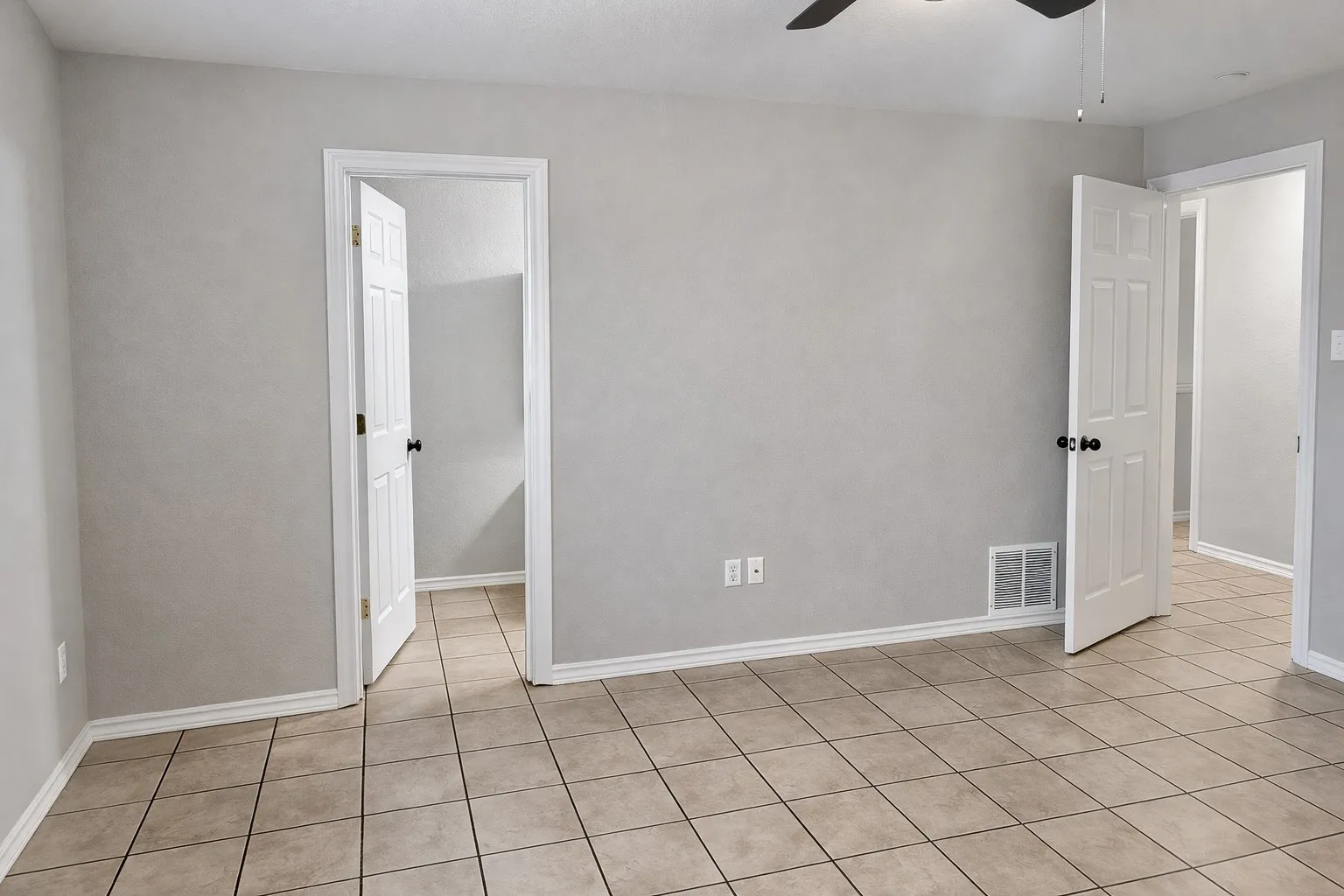 Single Family Residence For Sale in Kaufman County , 914 N Catherine Street, Terrell, Texas 75160, 3 Bedroom, 2 Bathroom, Garage spaces, 1,440 Sqft, built in 2006, Price $215,000, mls#21208965, Real Estate Agent in Terrell, Homes For Sale in Kaufman county, Homes For Sale in Terrell, Realtor in Terrell Texas, Real Estate Brokerage Independent Realty Texas, Luminita Cordes Realtor