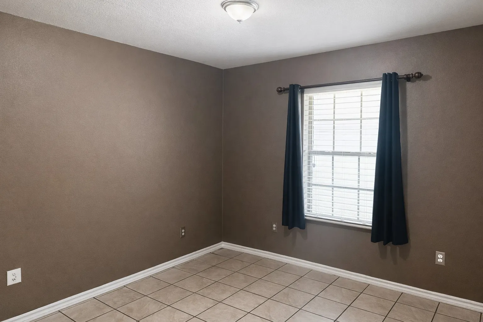 Single Family Residence For Sale in Kaufman County , 914 N Catherine Street, Terrell, Texas 75160, 3 Bedroom, 2 Bathroom, Garage spaces, 1,440 Sqft, built in 2006, Price $215,000, mls#21208965, Real Estate Agent in Terrell, Homes For Sale in Kaufman county, Homes For Sale in Terrell, Realtor in Terrell Texas, Real Estate Brokerage Independent Realty Texas, Luminita Cordes Realtor