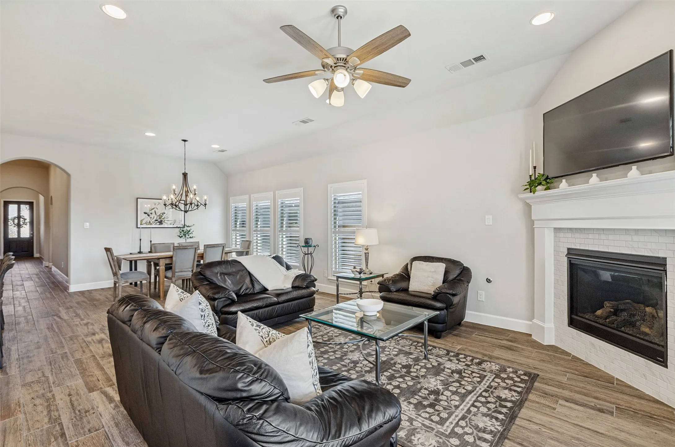 Single Family Residence For Sale in Collin County , 8212 San Bernard Trail, Mc Kinney, Texas 75071, 4 Bedroom, 3 Bathroom, 2 Garage spaces, 2,176 Sqft, built in 2021, Preowned, mls#21208962, Real Estate Agent in Mc Kinney, Homes For Sale in Collin county, Homes For Sale in Mc Kinney, Realtor in Mc Kinney Texas, Real Estate Brokerage Independent Realty Texas, Luminita Cordes Realtor