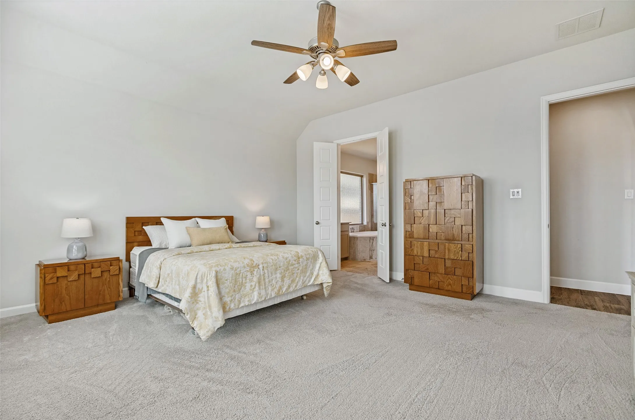 Single Family Residence For Sale in Collin County , 8212 San Bernard Trail, Mc Kinney, Texas 75071, 4 Bedroom, 3 Bathroom, 2 Garage spaces, 2,176 Sqft, built in 2021, Preowned, mls#21208962, Real Estate Agent in Mc Kinney, Homes For Sale in Collin county, Homes For Sale in Mc Kinney, Realtor in Mc Kinney Texas, Real Estate Brokerage Independent Realty Texas, Luminita Cordes Realtor