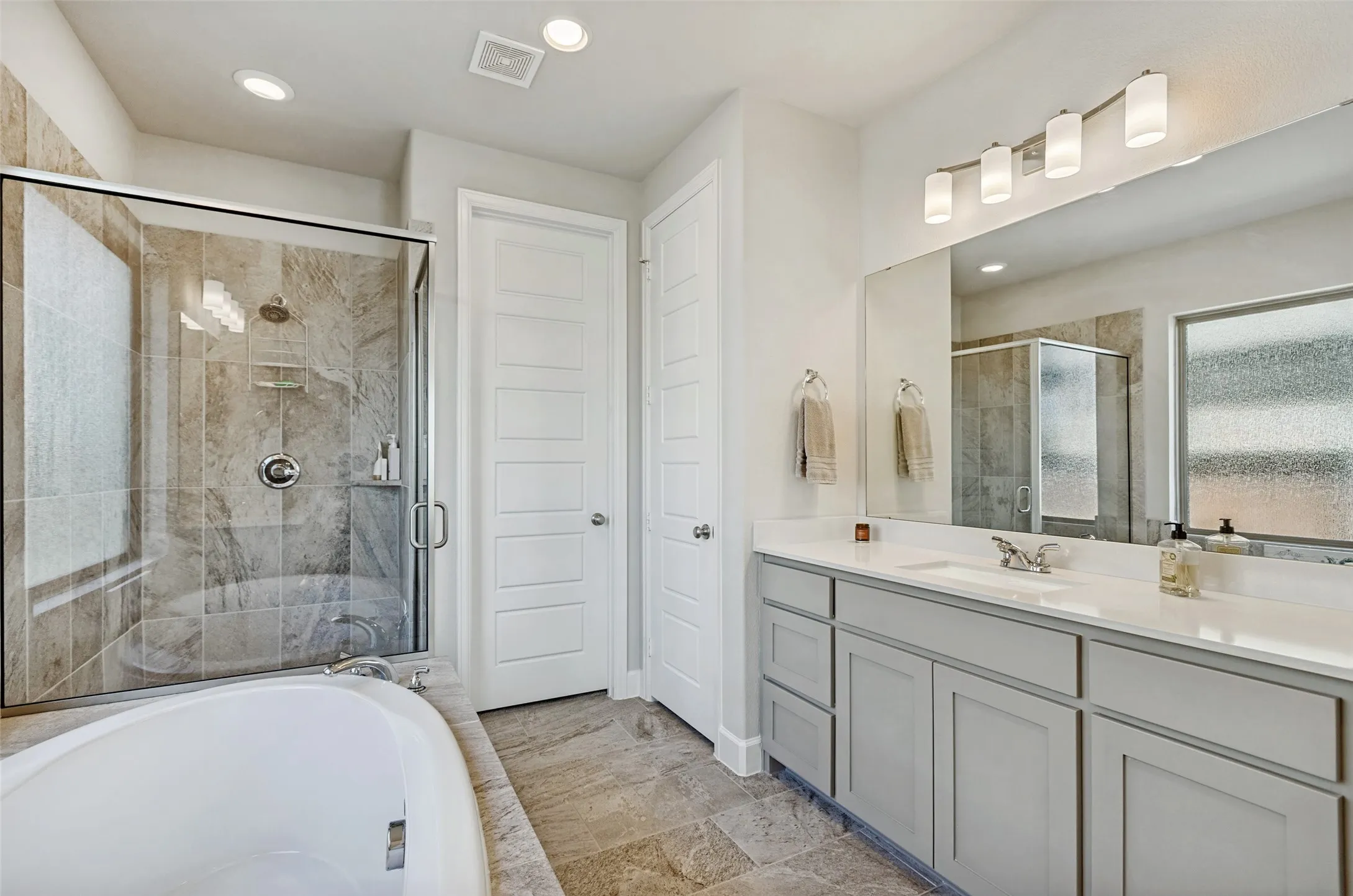 Single Family Residence For Sale in Collin County , 8212 San Bernard Trail, Mc Kinney, Texas 75071, 4 Bedroom, 3 Bathroom, 2 Garage spaces, 2,176 Sqft, built in 2021, Preowned, mls#21208962, Real Estate Agent in Mc Kinney, Homes For Sale in Collin county, Homes For Sale in Mc Kinney, Realtor in Mc Kinney Texas, Real Estate Brokerage Independent Realty Texas, Luminita Cordes Realtor