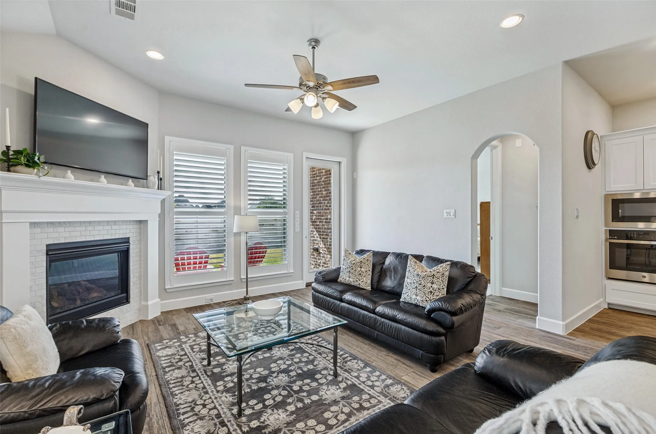 Single Family Residence For Sale in Collin County , 8212 San Bernard Trail, Mc Kinney, Texas 75071, 4 Bedroom, 3 Bathroom, 2 Garage spaces, 2,176 Sqft, built in 2021, Preowned, mls#21208962, Real Estate Agent in Mc Kinney, Homes For Sale in Collin county, Homes For Sale in Mc Kinney, Realtor in Mc Kinney Texas, Real Estate Brokerage Independent Realty Texas, Luminita Cordes Realtor